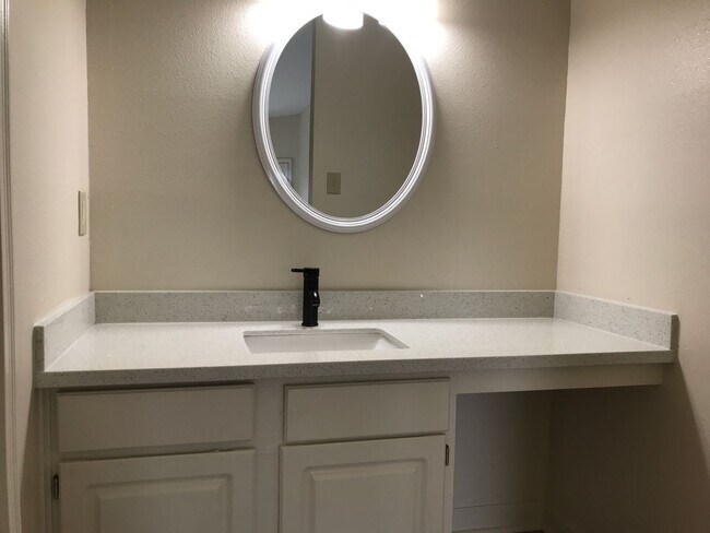 Building Photo - Great Location 2/2 BACKS TO NORTHEN WALNUT CREEK TRAIL