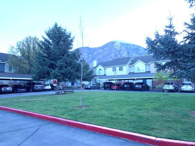 Building Photo - Pet Friendly Townhome in Provo