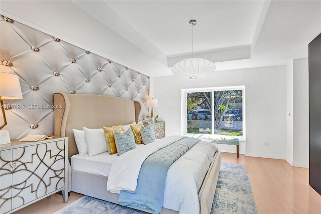 Building Photo - 667 NE 105th St