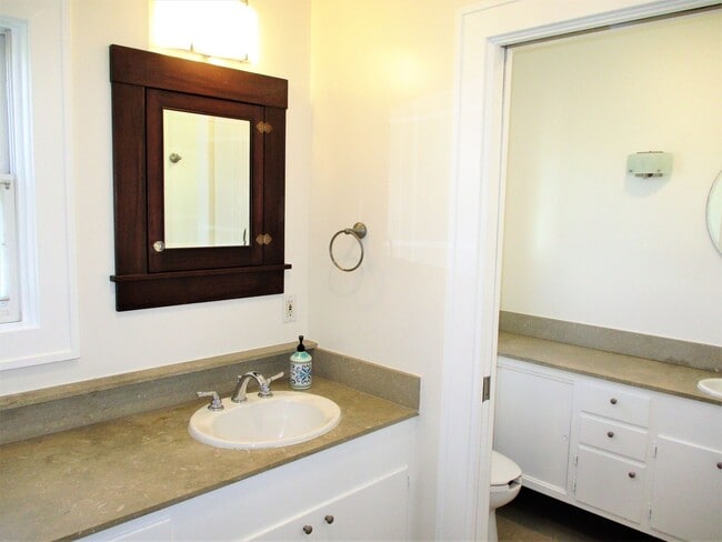 Building Photo - Restored Spanish Style Wilshire Square Home