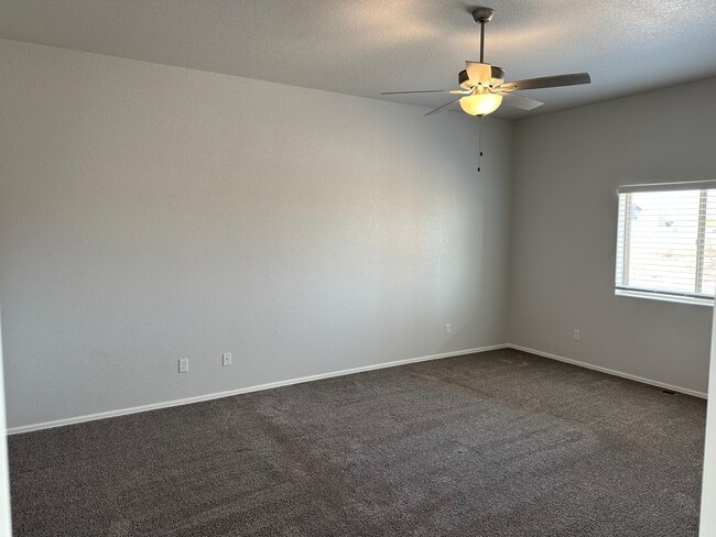 Building Photo - 1343 N Dailey Dr
