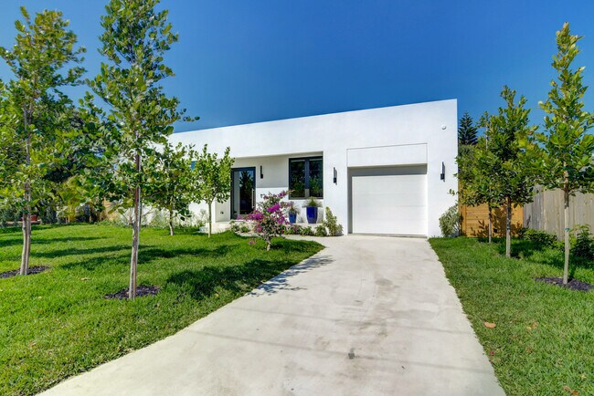 Building Photo - 369 Orange Way