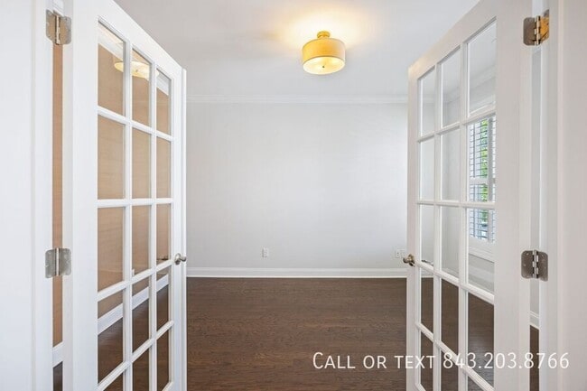 Building Photo - 2219 Midden Dr