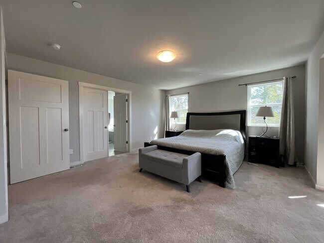 Building Photo - Spacious 5BR Home Near Mountainside High School with Loft, Balcony & Large Kitchen