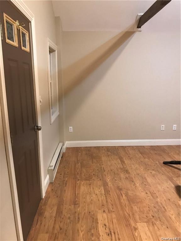 Building Photo - 6 Main St