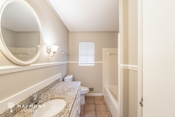 Building Photo - 1328 Oak Terrace