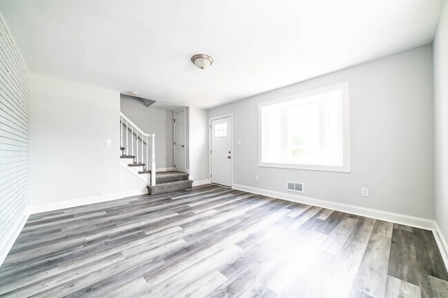 Building Photo - 8524 Water Oak Rd