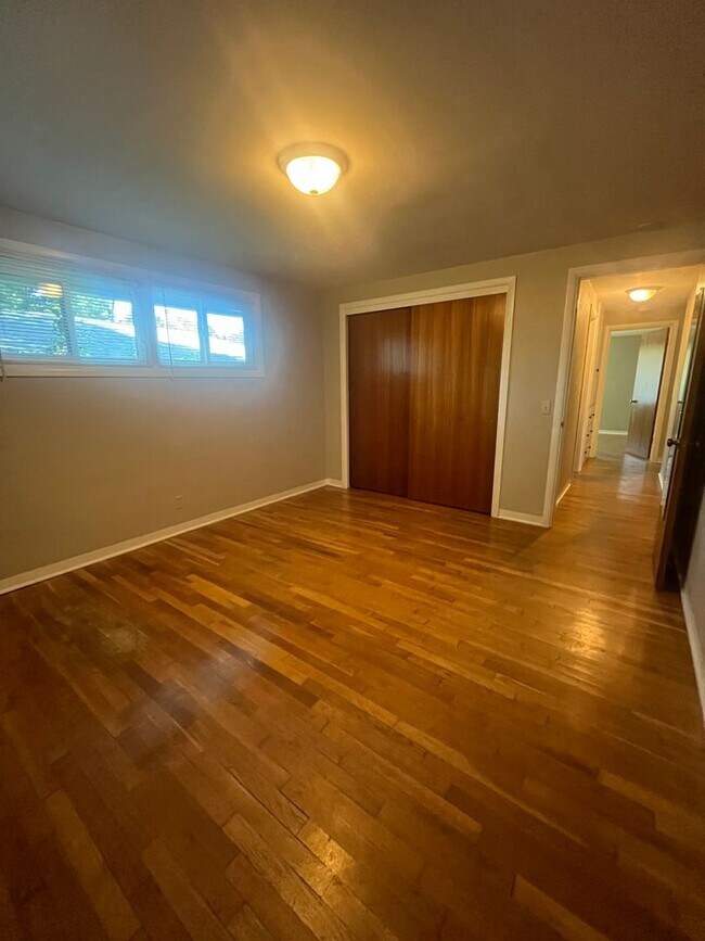 Building Photo - 3-Bedroom 1-Bathroom home in Eugene