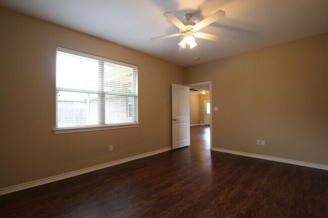 Building Photo - Coming Soon! Gorgeous 3 Bedroom Home in Th...