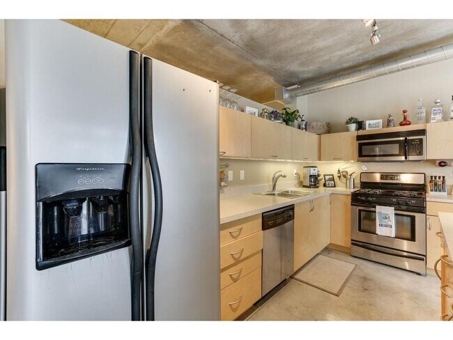 Building Photo - 730 N 4th St