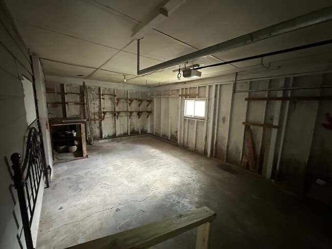 Building Photo - 919 Browning Ave