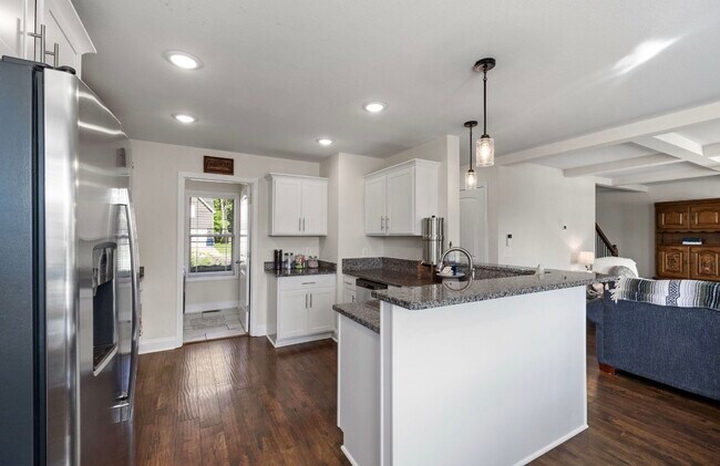 Building Photo - 1328 Sussex Dr
