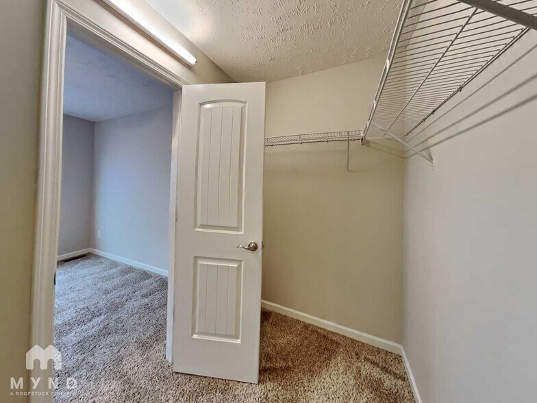 Building Photo - 423 John Deere Dr