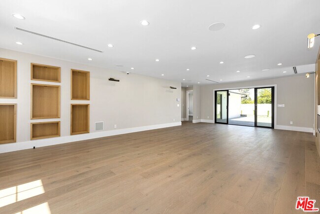 Building Photo - 5000 Noeline Ave