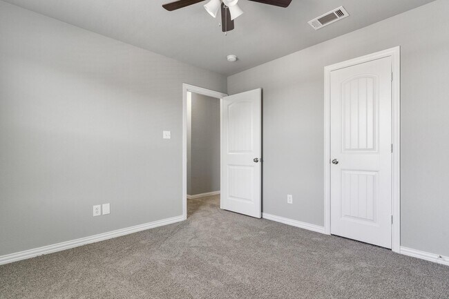 Building Photo - 2336 Homewood Ln