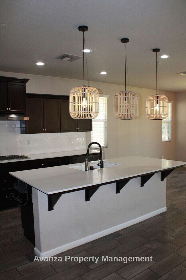 Building Photo - Home for Rent 4 Bed/2.5 Bath - 2,400 Sq Ft. Rent: $3,195/month Security Deposit: $3,295 Clovis Ea...