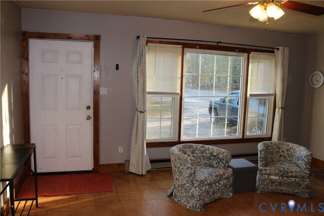 Building Photo - 9906 Family Ln