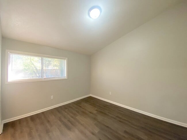 Building Photo - 4335 Hallview Dr