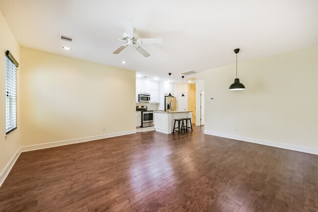 Building Photo - 242 Lenox St