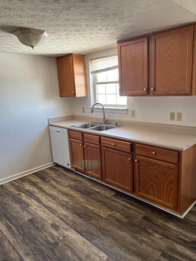 Building Photo - 821 Ridgewood Dr