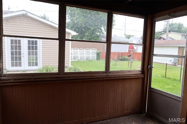 Building Photo - South City Bungalow on cul-de-sac of Charming Homes
