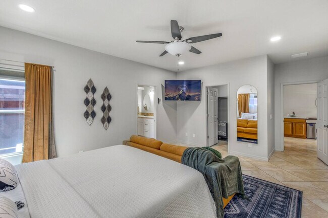 Building Photo - 1800 Burgundy Dr