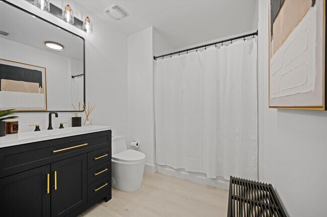 Building Photo - 300 S Australian Ave