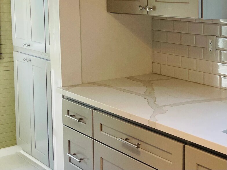 Building Photo - 3304 NE 73rd Ave