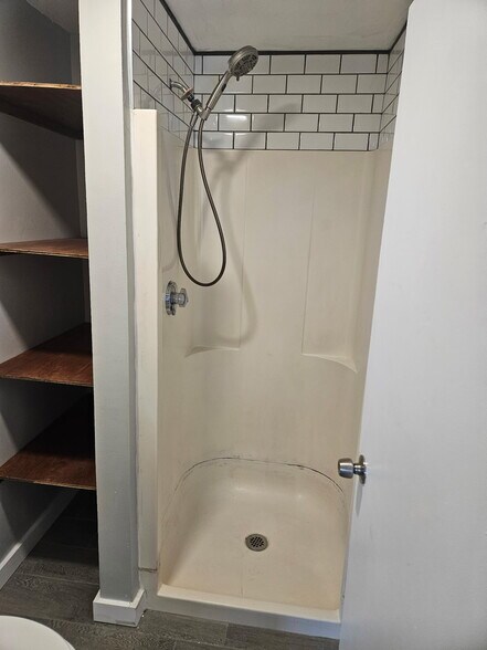 Building Photo - 414 Front St