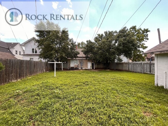 Building Photo - 3 Bed 1 Bath with Bonus Room