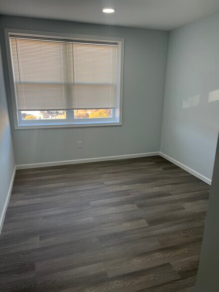 Building Photo - 1806 67th Ave