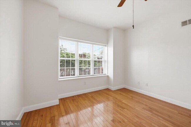 Building Photo - 2653 S 6th St