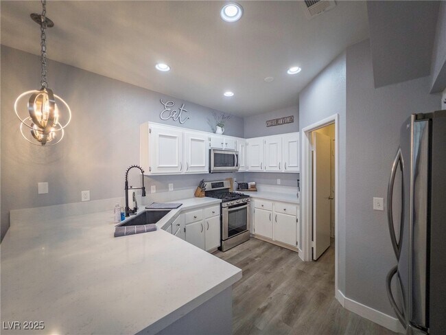 Building Photo - 251 S Green Valley Pkwy
