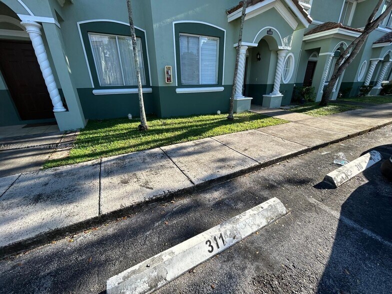 Building Photo - 1406 SE 26th Ct