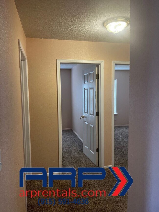 Building Photo - AMAZING EASTSIDE HOME