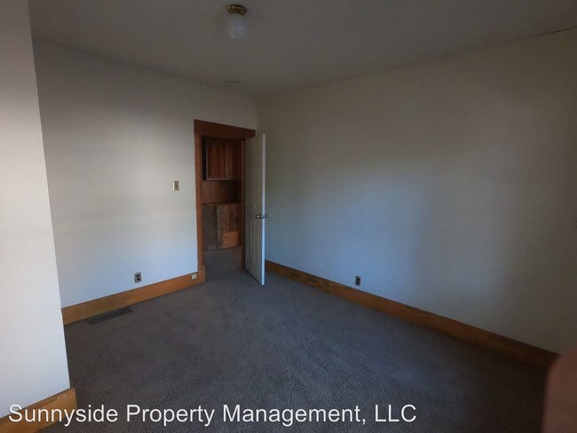 Building Photo - 943 Broadway