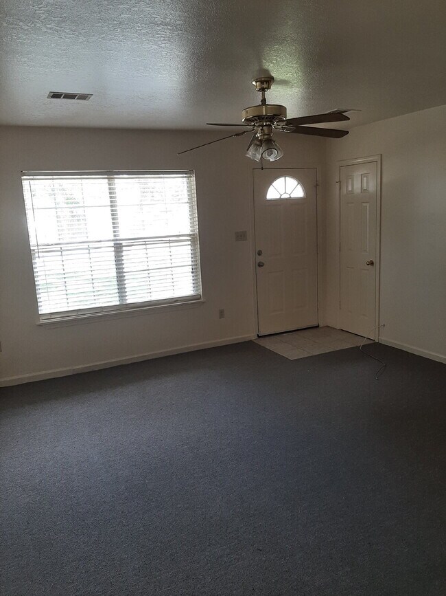 Building Photo - "Charming 2-Bed, 2-Bath Retreat at Butler's Oak – Spacious 924 Sq Ft Living in Jonesboro!"