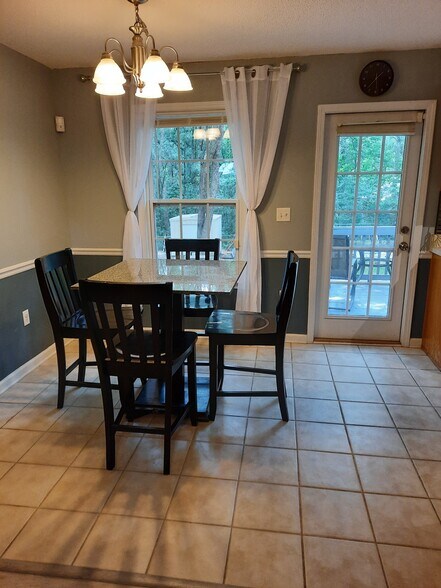 Building Photo - 875 Georgia St