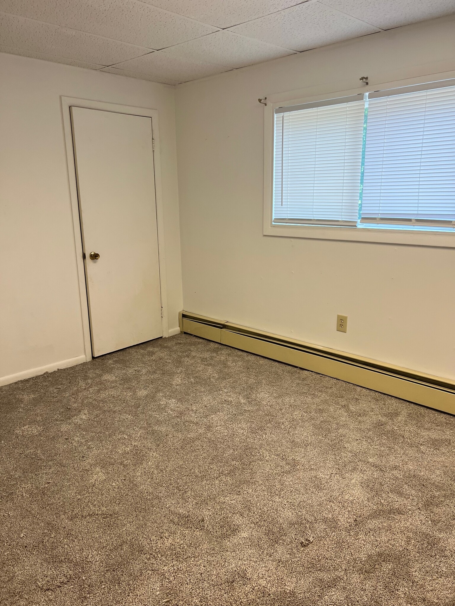 Building Photo - 410 Hillview Plz