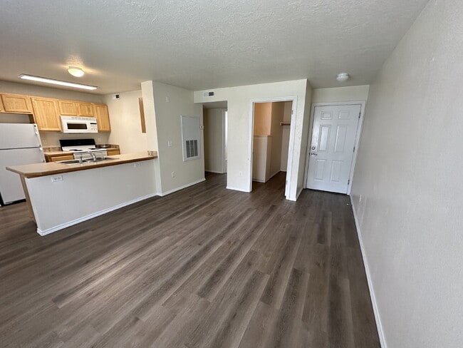 Building Photo - "Modern 2-Bed, 2-Bath Retreat in Boise's H...