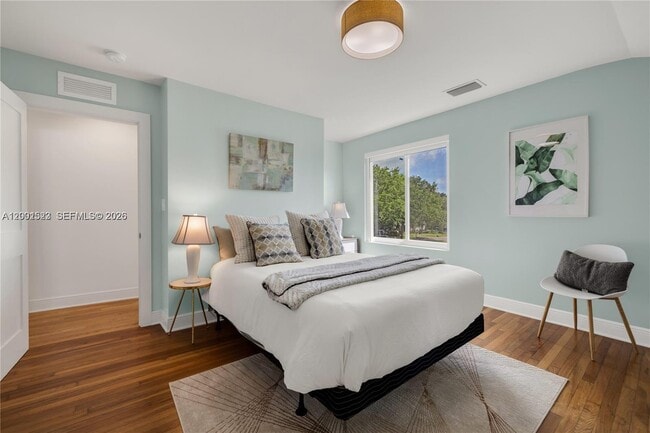 Building Photo - 320 NE 88th St