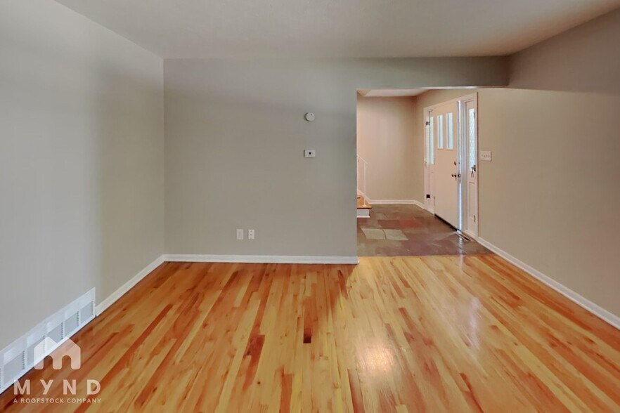 Building Photo - 5621 Oakmont Dr