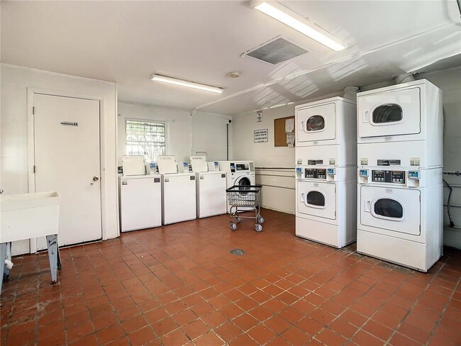 Building Photo - 9115 Tudor Dr
