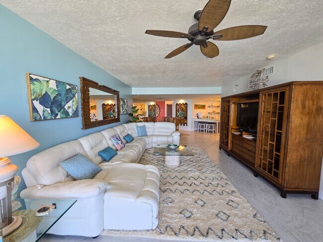 Building Photo - Paradise Found! 13th Floor Condo 3/2