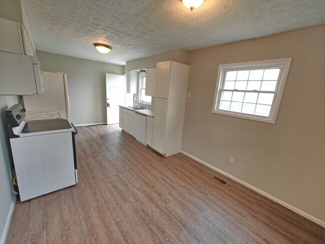 Building Photo - 1442 Coachlite Dr