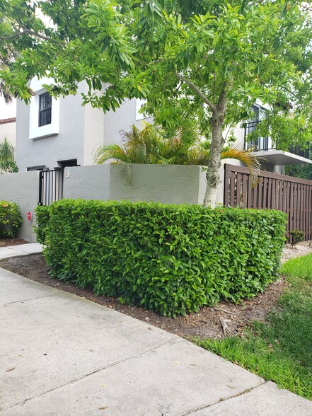 Corner spacious unit - 10425 SW 154th Ct