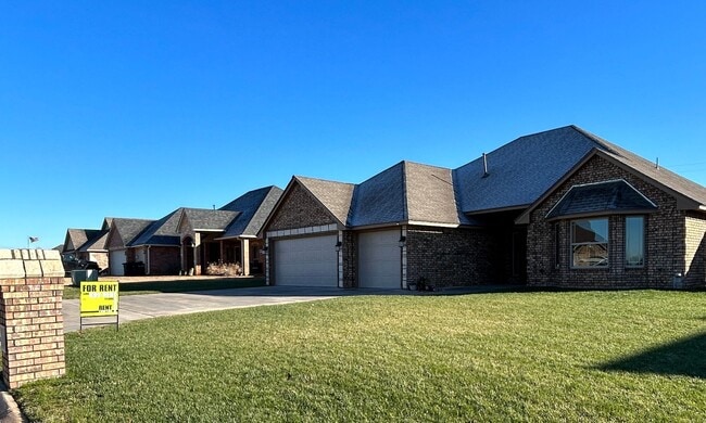 Primary Photo - 1524 NE Scenic Ridge