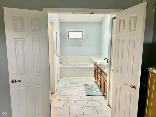 Building Photo - 312 Carriage Ln