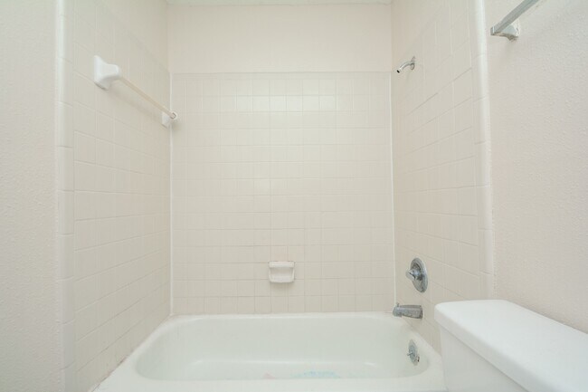 Building Photo - 9700 Leawood Blvd