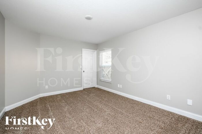 Building Photo - 9336 Sunnyoak Dr